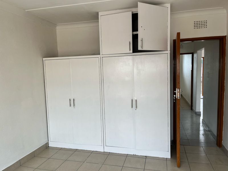 Secure 2-Bedroom And 1-Bathroom Apartment In Rietfontein Road, Primrose - Photo 6