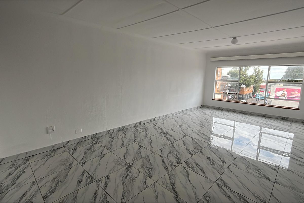 Secure 2-Bedroom And 1-Bathroom Apartment In Rietfontein Road, Primrose - Photo 4