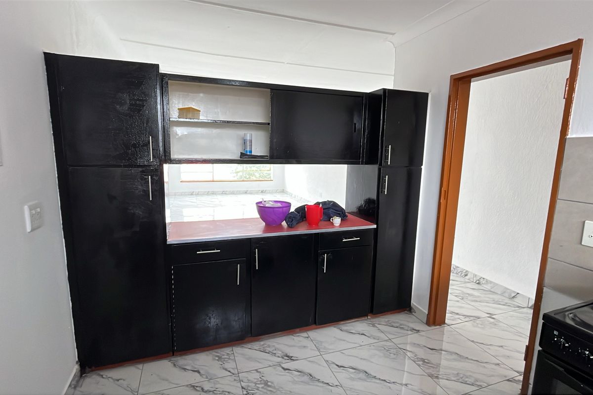 Secure 2-Bedroom And 1-Bathroom Apartment In Rietfontein Road, Primrose - Photo 3