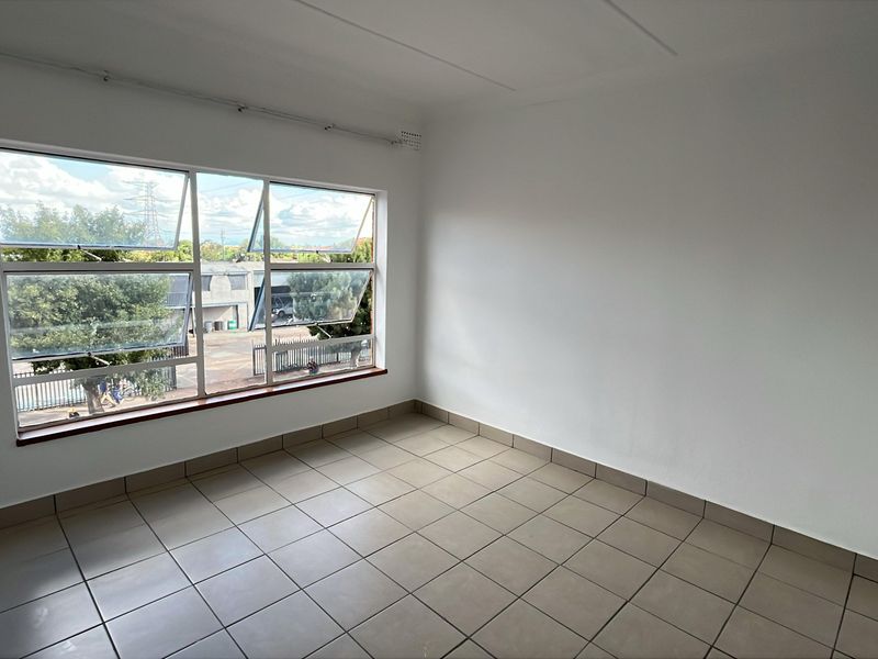 Secure 2-Bedroom And 1-Bathroom Apartment In Rietfontein Road, Primrose - Photo 7