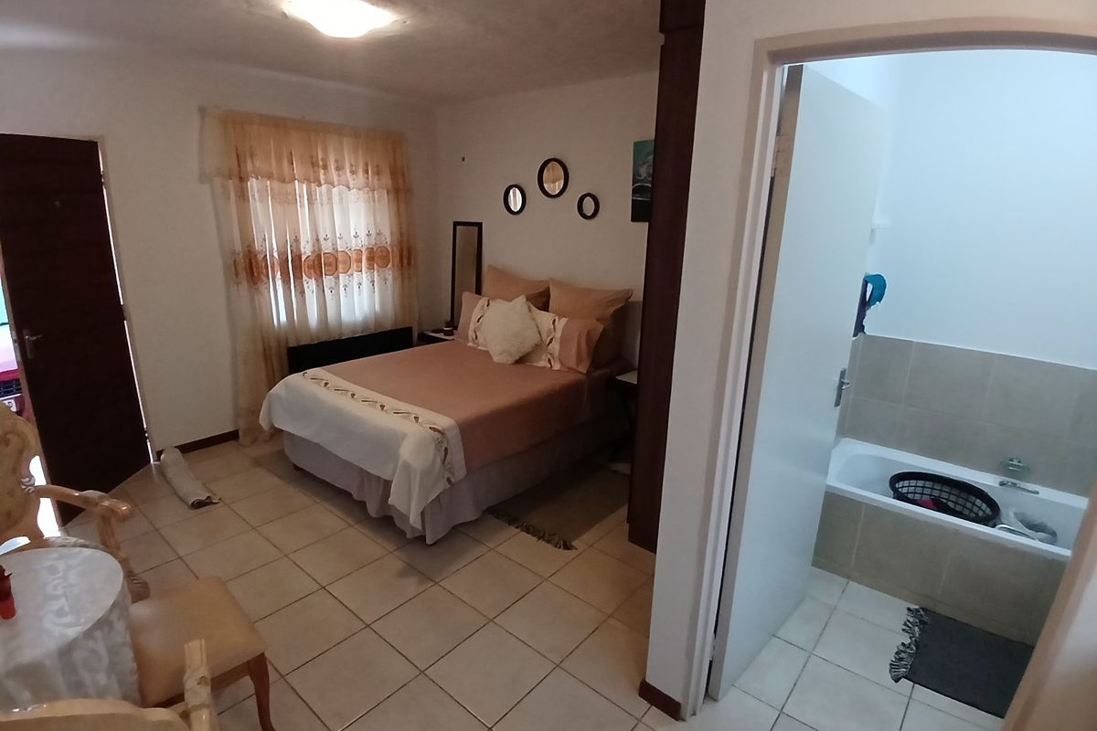 Secure Flat In Booysen Street, Eloffsdal - Photo 5