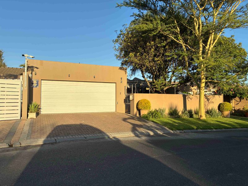 Secure Sunset Close, Sonstraal Heights - Photo 2