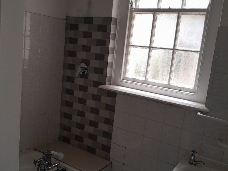 Spacious 1-bedroom And 1-bath  Ground Floor Apartment In Sea Point - Photo 9