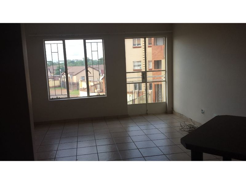 Beautiful 2 Bedroom And 1 Bath Flat At The Orchards, Pretoria North - Photo 10