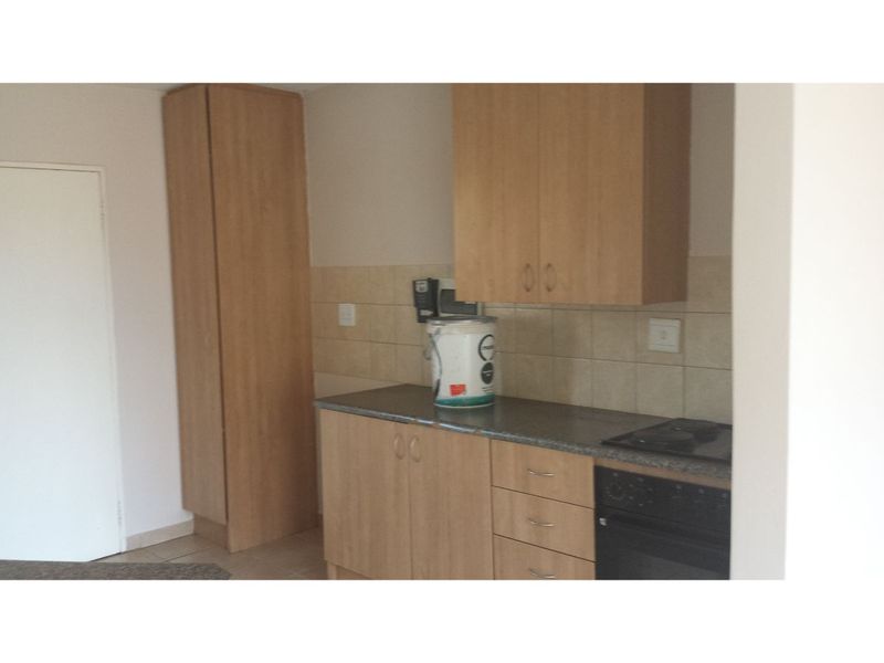 Beautiful 2 Bedroom And 1 Bath Flat At The Orchards, Pretoria North - Photo 2