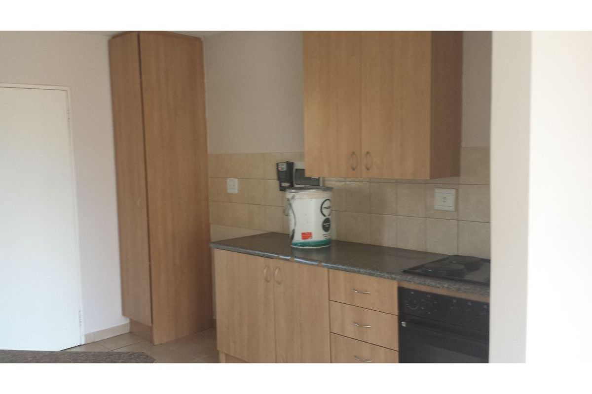 Beautiful 2 Bedroom And 1 Bath Flat At The Orchards, Pretoria North - Photo 2