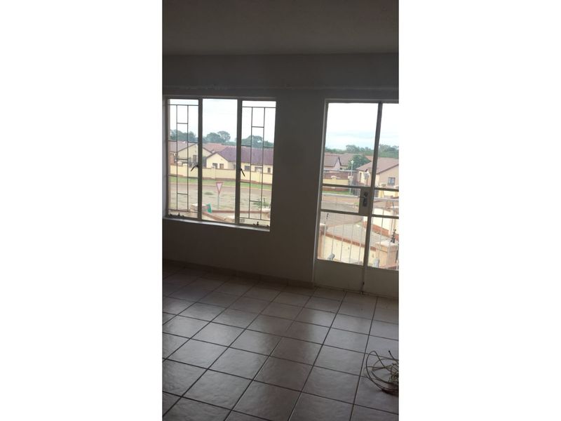 Beautiful 2 Bedroom And 1 Bath Flat At The Orchards, Pretoria North - Photo 4