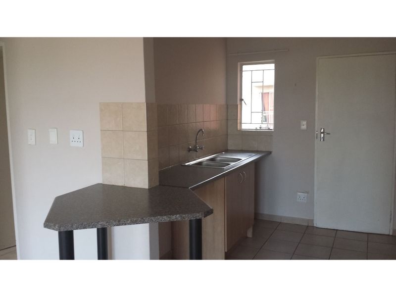 Beautiful 2 Bedroom And 1 Bath Flat At The Orchards, Pretoria North - Photo 3