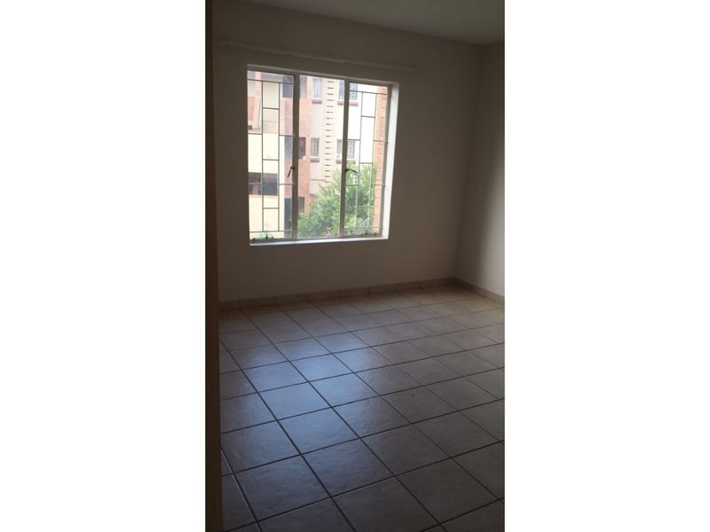 Beautiful 2 Bedroom And 1 Bath Flat At The Orchards, Pretoria North - Photo 5