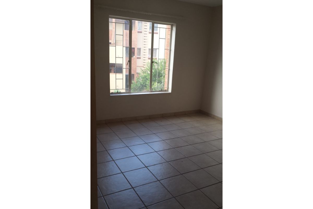 Beautiful 2 Bedroom And 1 Bath Flat At The Orchards, Pretoria North - Photo 5