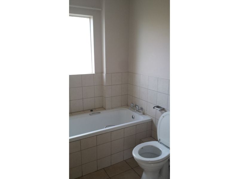 Beautiful 2 Bedroom And 1 Bath Flat At The Orchards, Pretoria North - Photo 8