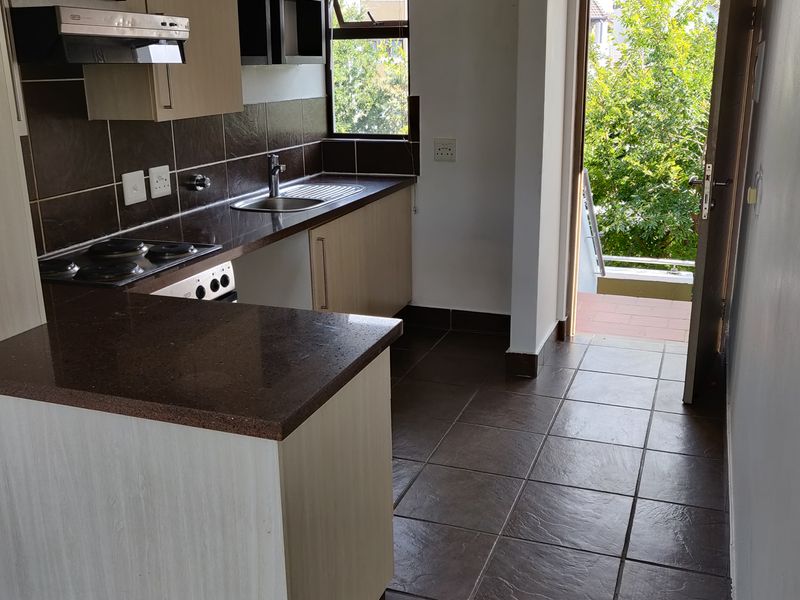 Secure 1-Bedroom Loft In Douglasdale - Photo 2