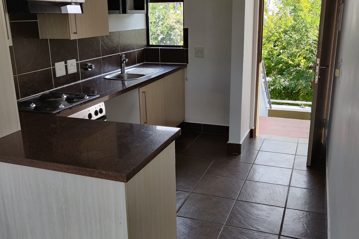 Secure 1-Bedroom Loft In Douglasdale - Photo 2