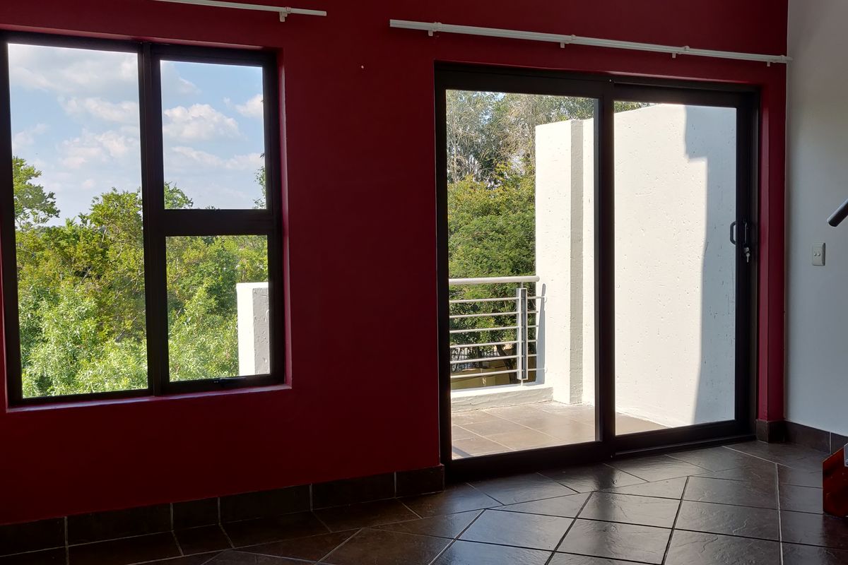 Secure 1-Bedroom Loft In Douglasdale - Photo 3