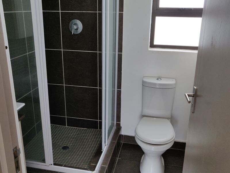 Secure 1-Bedroom Loft In Douglasdale - Photo 4