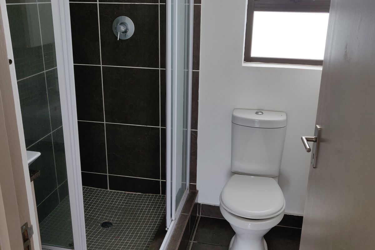 Secure 1-Bedroom Loft In Douglasdale - Photo 4