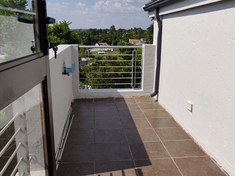 Secure 1-Bedroom Loft In Douglasdale - Photo 8