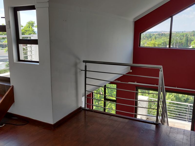 Secure 1-Bedroom Loft In Douglasdale - Photo 6