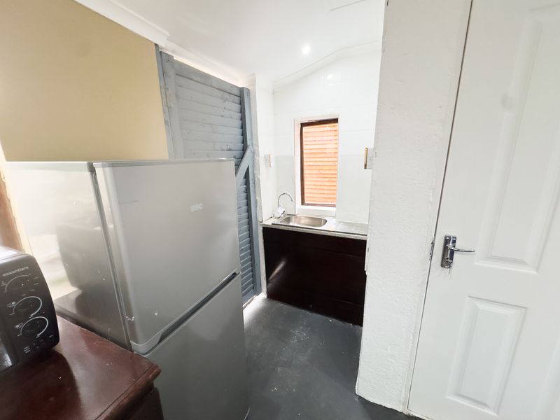 Secure 1-Bedroom Apartment In Argyle Avenue, Buccleuch - Photo 2