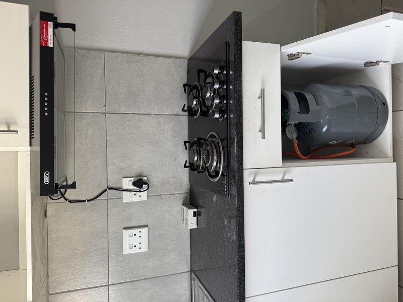 Secure Cottage And 1-bathroom Apartment In Turffontein - Photo 2