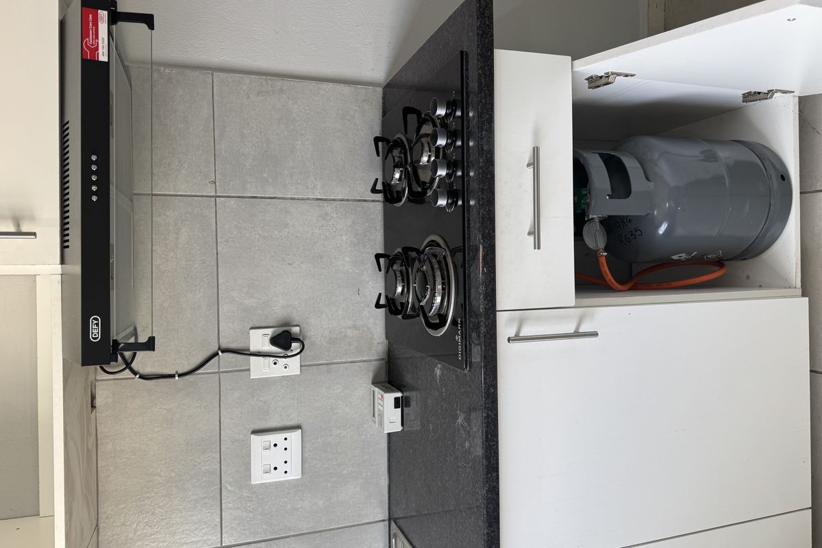 Secure Cottage And 1-bathroom Apartment In Turffontein - Photo 2