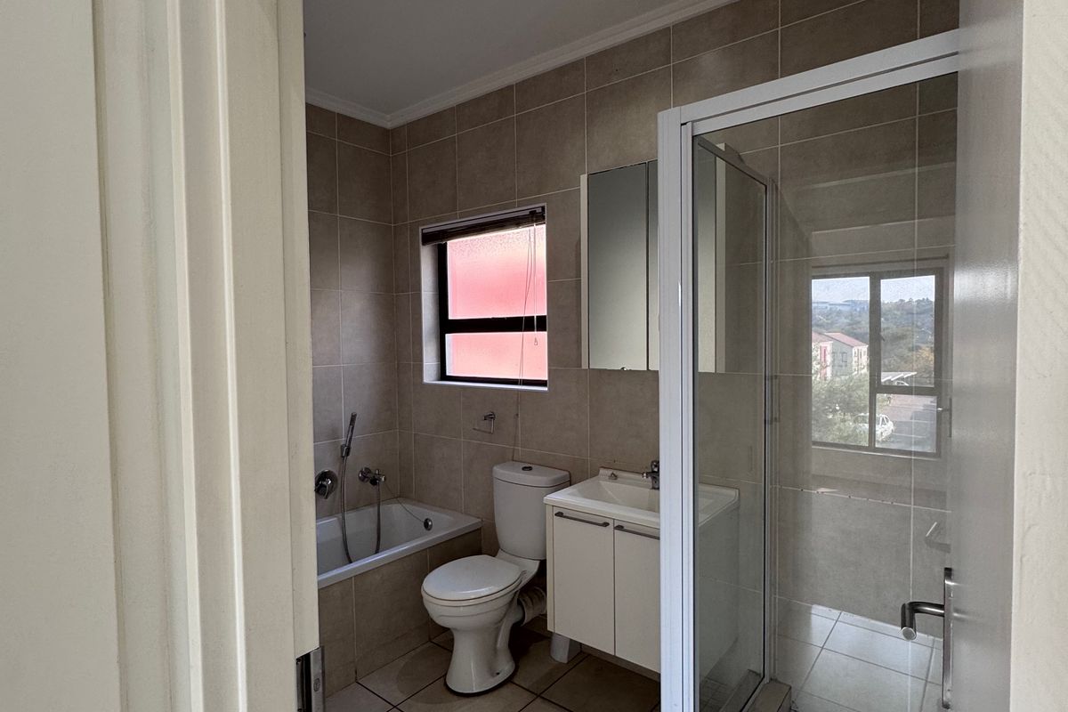 Spacious 1-bed And 1-bath Apartment In Willow Avenue, Craigavon - Photo 3