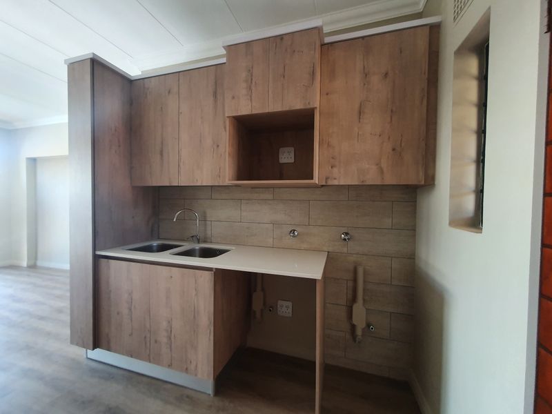 Secure 2-bedroom And 1-bath Apartment / Flat To Rent In Roodepark Eco Estate - Photo 4