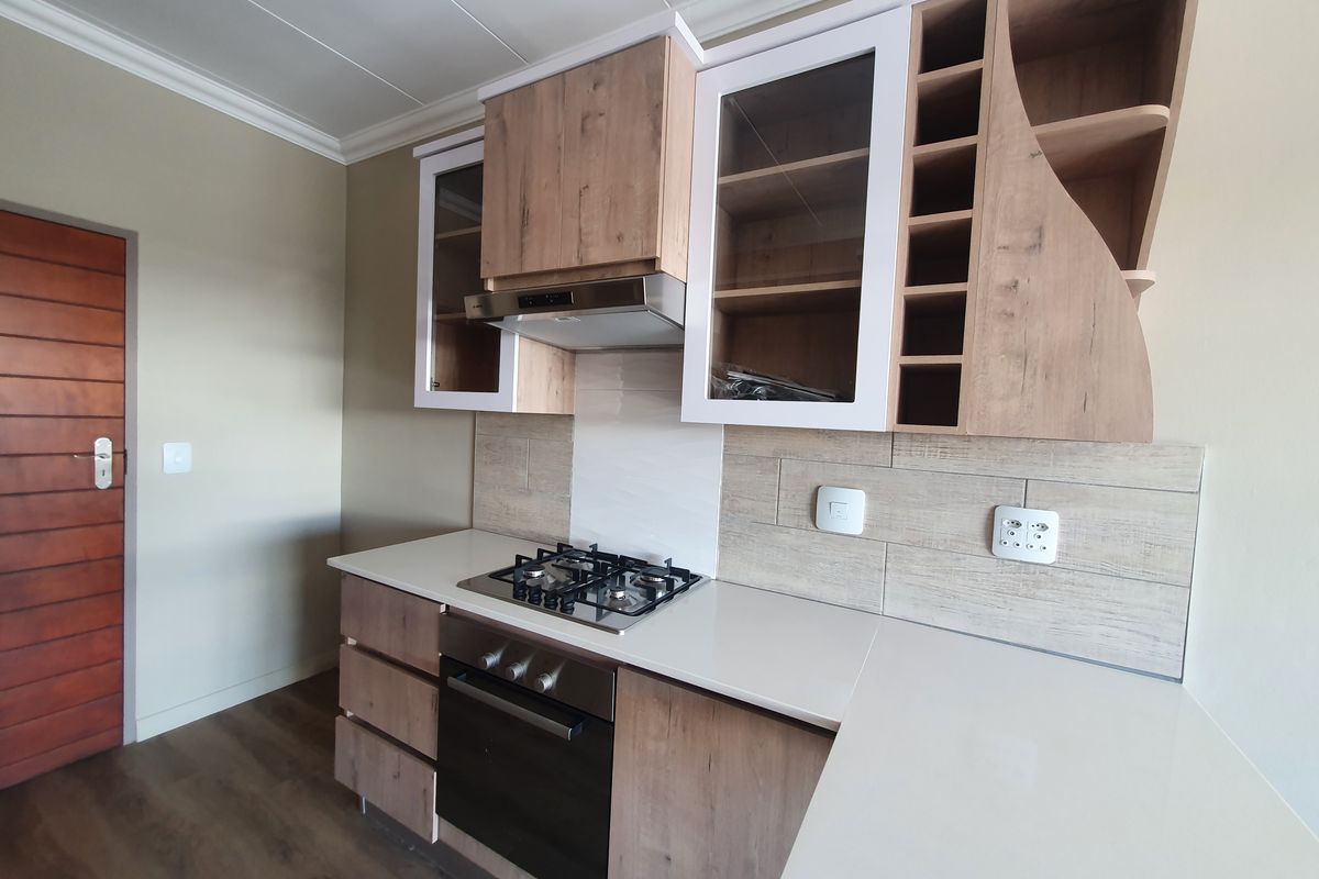 Secure 2-bedroom And 1-bath Apartment / Flat To Rent In Roodepark Eco Estate - Photo 2