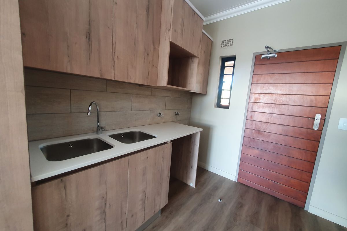 Secure 2-bedroom And 1-bath Apartment / Flat To Rent In Roodepark Eco Estate - Photo 3