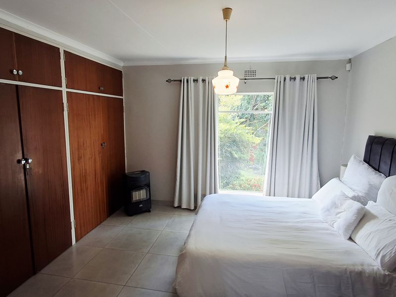 Secure 3-bedroom House In Sonderend Street, Helderkruin - Photo 10