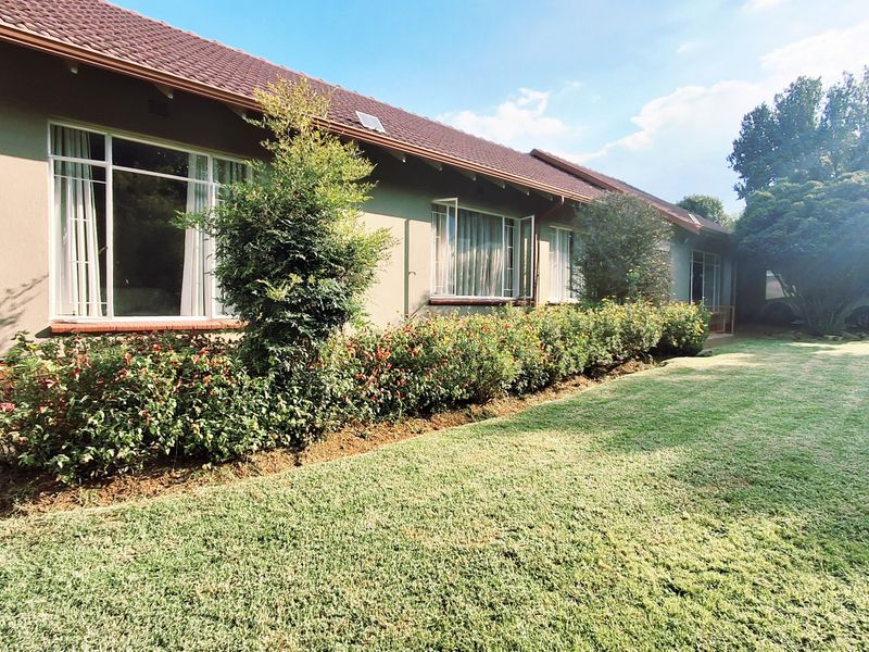 Secure 3-bedroom House In Sonderend Street, Helderkruin - Photo 8