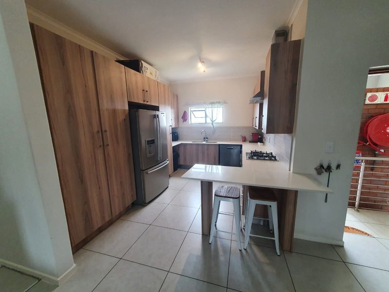 Spacious 2-Bedroom And 1-Bath Apartment/flat In Hereford Estate - Photo 2