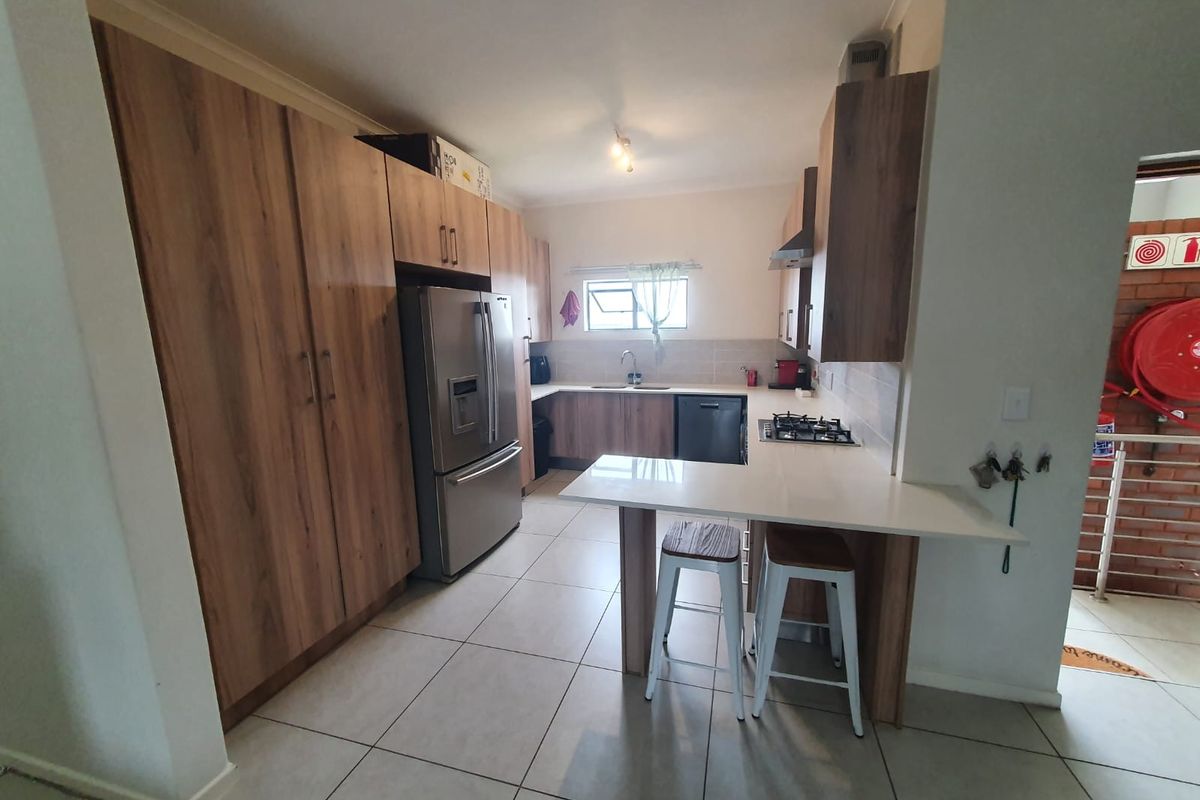 Spacious 2-Bedroom And 1-Bath Apartment/flat In Hereford Estate - Photo 2