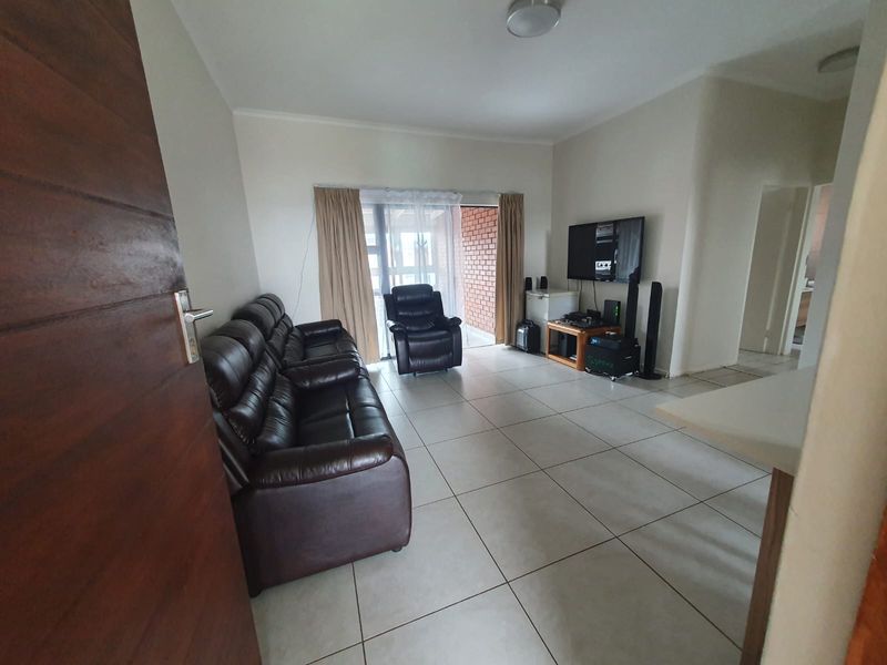 Spacious 2-Bedroom And 1-Bath Apartment/flat In Hereford Estate - Photo 4