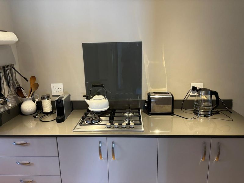 Secure Cottage In Upper Noreen Avenue, Bishopscourt - Photo 4