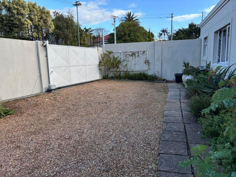 Secure Cottage In Upper Noreen Avenue, Bishopscourt - Photo 10