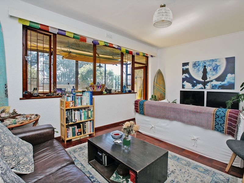 Sunny Muizenberg Village Apartment, 2 Blocks From The Beach - Photo 2