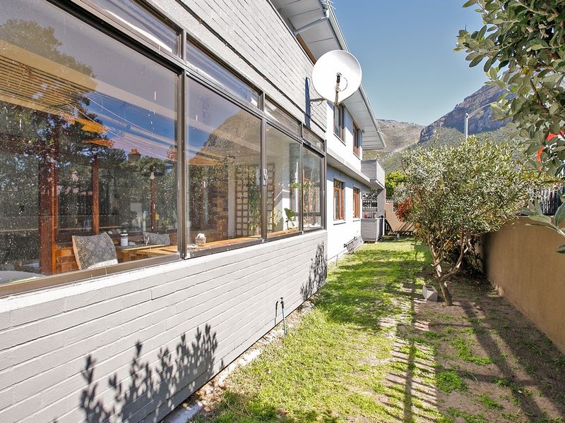 Sunny Muizenberg Village Apartment, 2 Blocks From The Beach - Photo 8