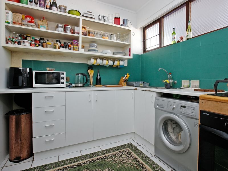 Sunny Muizenberg Village Apartment, 2 Blocks From The Beach - Photo 5