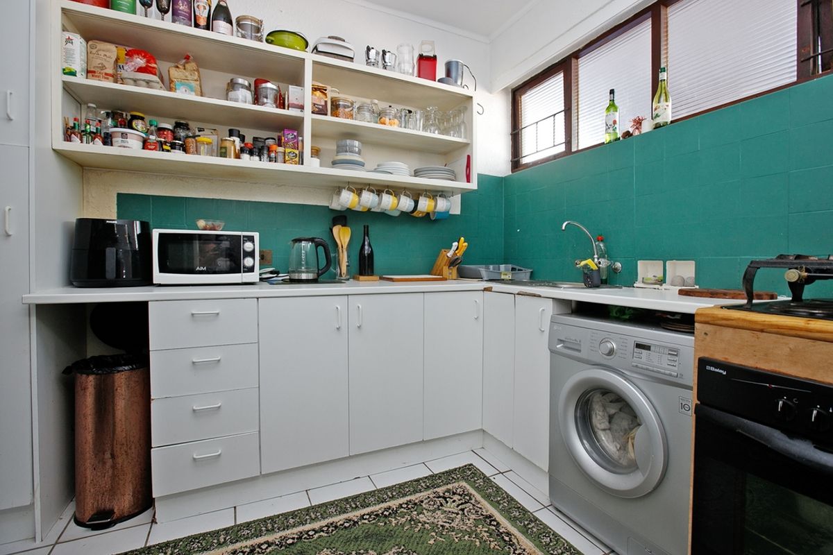 Sunny Muizenberg Village Apartment, 2 Blocks From The Beach - Photo 5