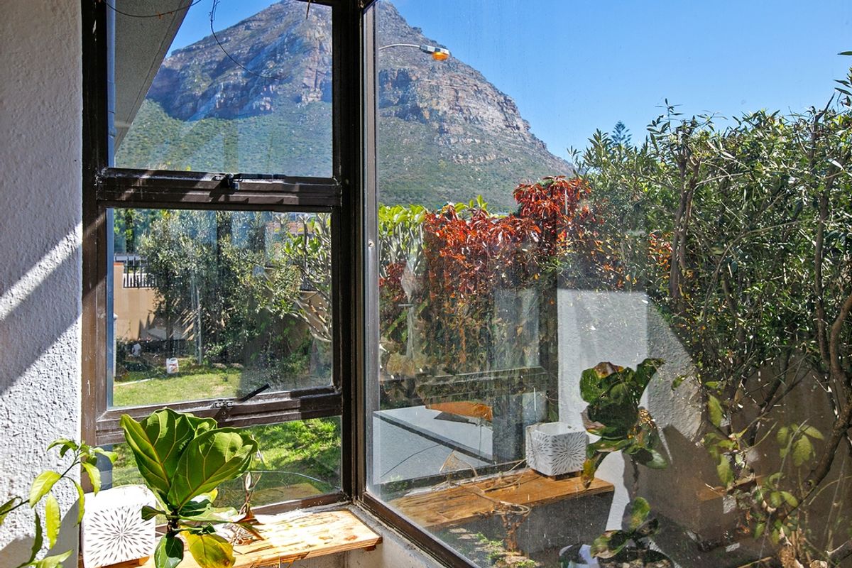 Sunny Muizenberg Village Apartment, 2 Blocks From The Beach - Photo 3