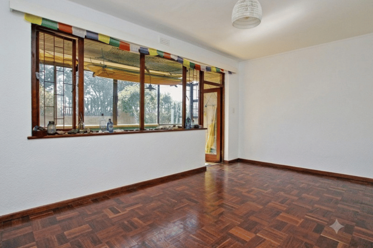 Sunny Muizenberg Village Apartment, 2 Blocks From The Beach - Photo 3