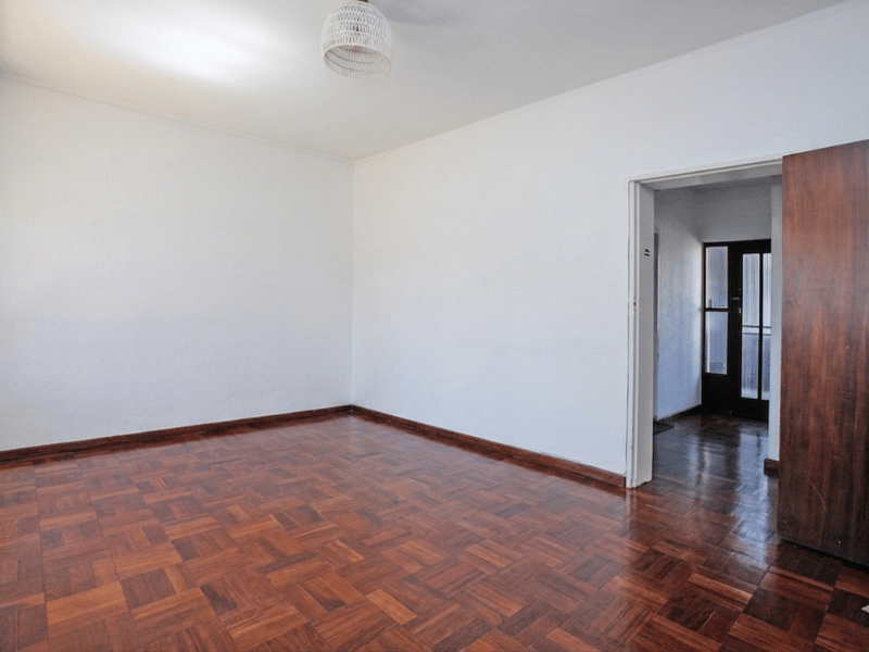 Sunny Muizenberg Village Apartment, 2 Blocks From The Beach - Photo 4