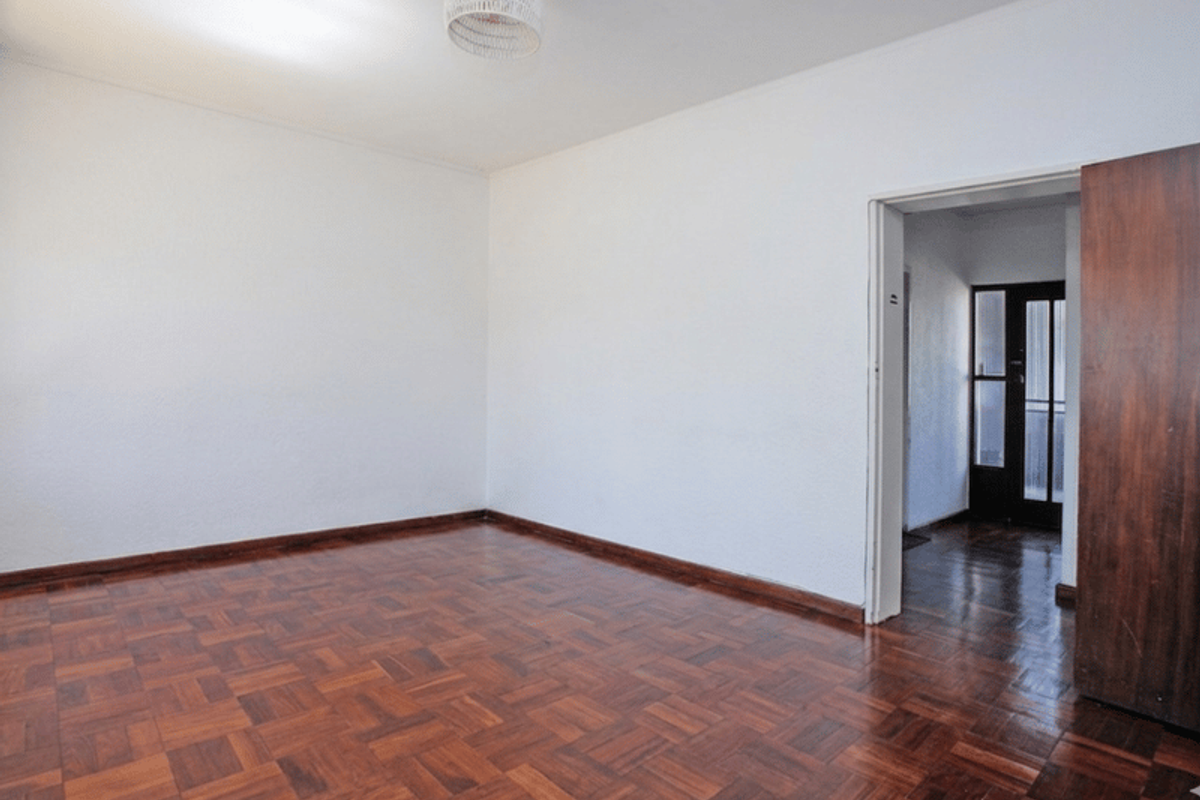 Sunny Muizenberg Village Apartment, 2 Blocks From The Beach - Photo 4
