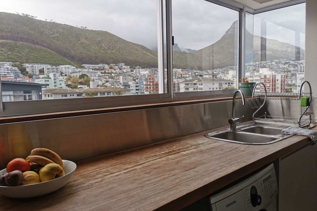 Spacious And Light 1-bedroom With Ocean & Mountain Views - 3 Months - Photo 2