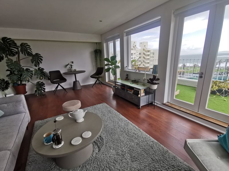 Spacious And Light 1-bedroom With Ocean & Mountain Views - 3 Months - Photo 3