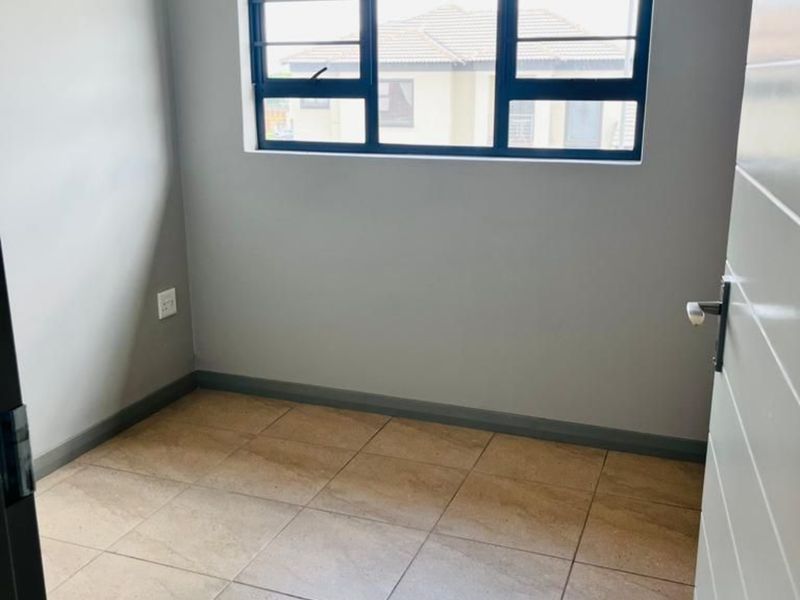 Secure 3-bedroom And 2-bathroom Townhouse In Derdepoort - Photo 9