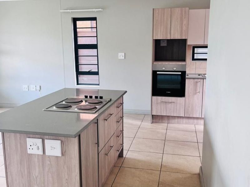 Secure 3-bedroom And 2-bathroom Townhouse In Derdepoort - Photo 4