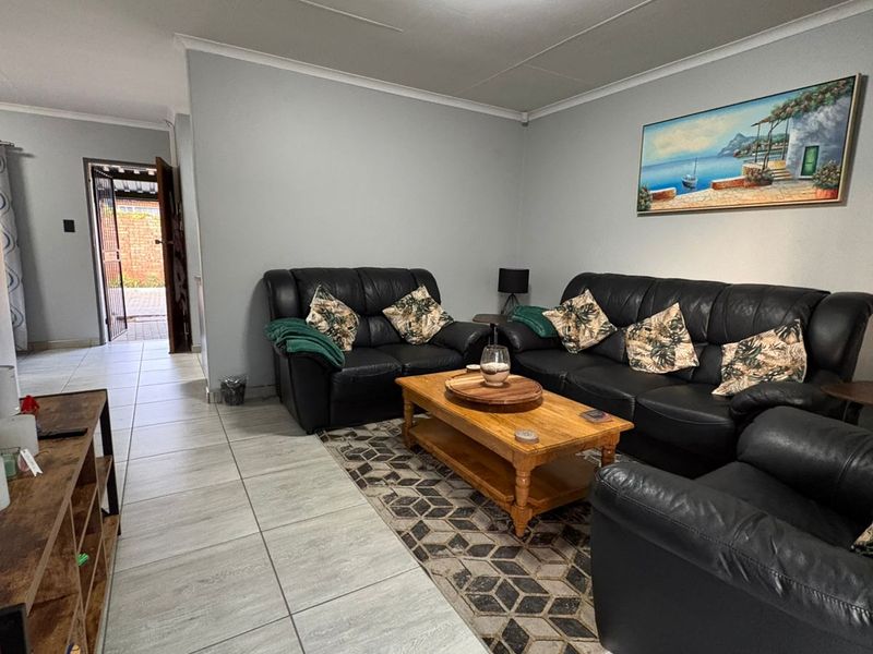 Upmarket, Fully Renovated 2-Bedroom Home with Solar in Highveld Mews, Centurion - Photo 6
