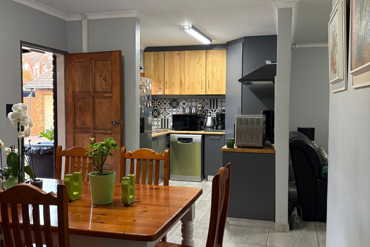 Upmarket, Fully Renovated 2-Bedroom Home with Solar in Highveld Mews, Centurion - Photo 3